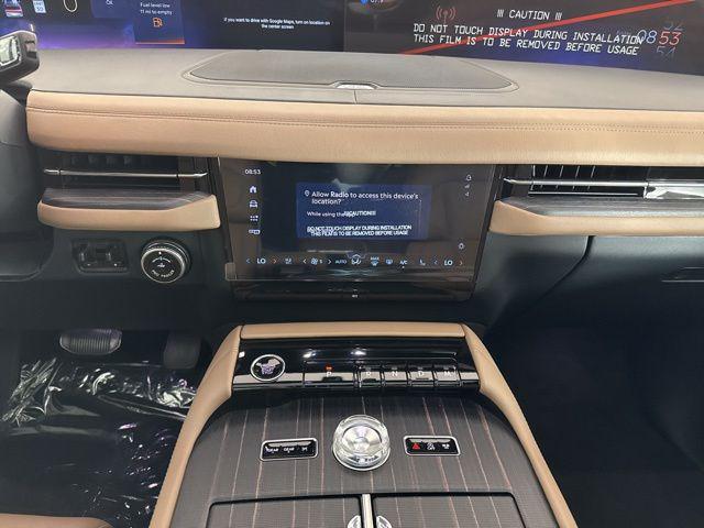 Photo of 2025 Pristine White Metallic Tri-Coat Lincoln Navigator