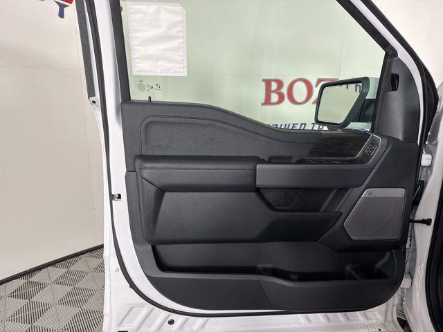 Photo of 2025 Oxford White Ford F-150 Lightning