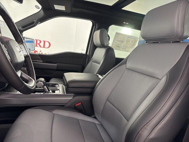 Photo of 2025 Oxford White Ford F-150 Lightning
