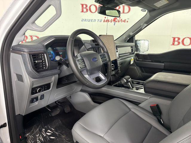 Photo of 2025 Oxford White Ford F-150 Lightning