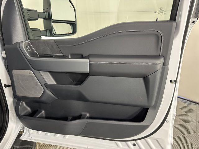 Photo of 2025 Oxford White Ford F-150