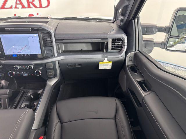 Photo of 2025 Oxford White Ford F-150