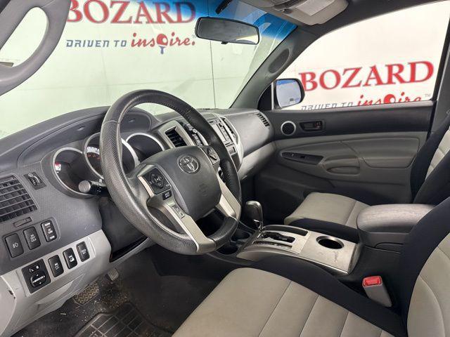 Photo of 2015 Super White Toyota Tacoma