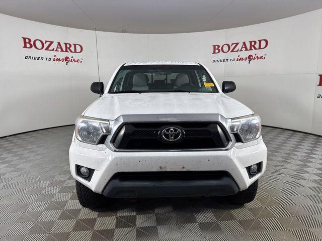 Photo of 2015 Super White Toyota Tacoma