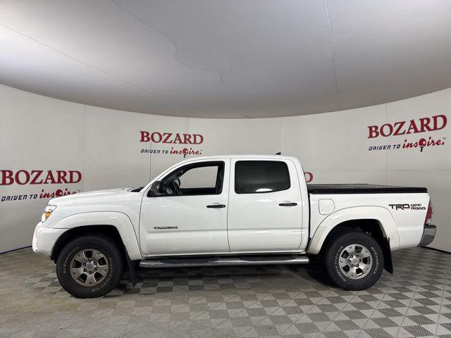 Photo of 2015 Super White Toyota Tacoma