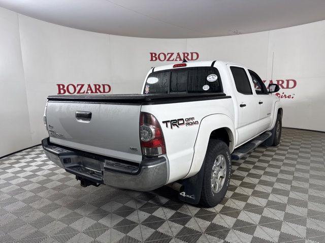 Photo of 2015 Super White Toyota Tacoma