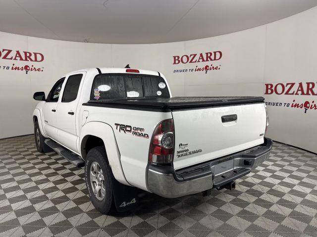 Photo of 2015 Super White Toyota Tacoma