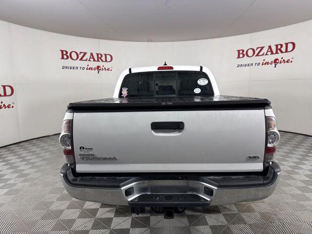 Photo of 2015 Super White Toyota Tacoma