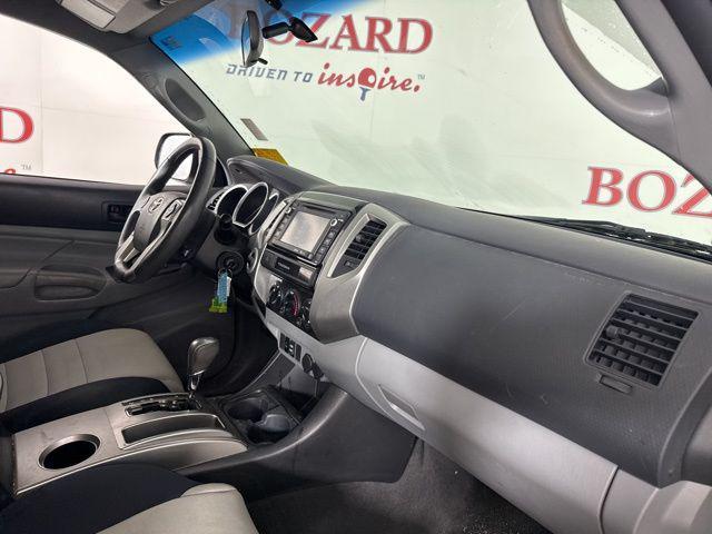 Photo of 2015 Super White Toyota Tacoma