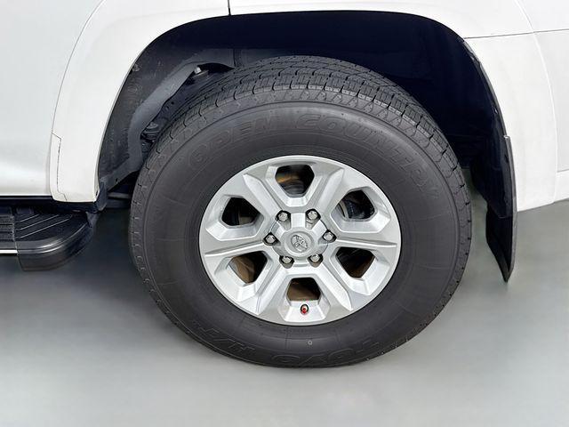 Photo of 2021 Super White Toyota 4Runner