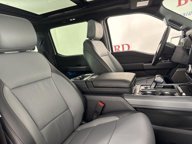 Photo of 2025 Oxford White Ford F-150 Lightning