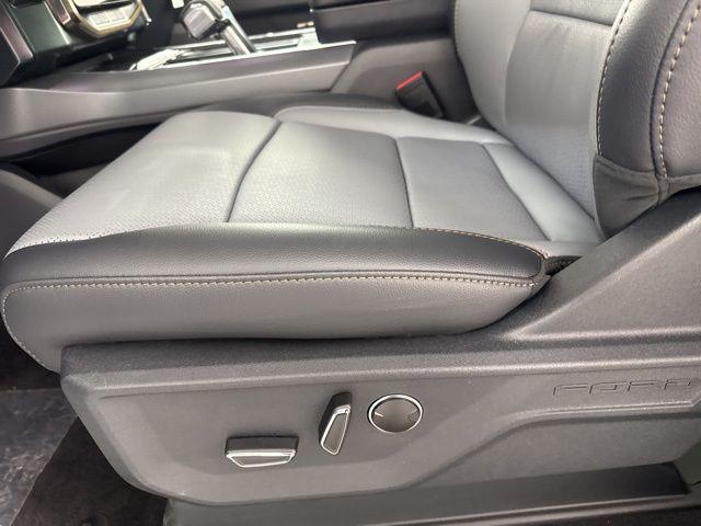 Photo of 2025 Oxford White Ford F-150 Lightning