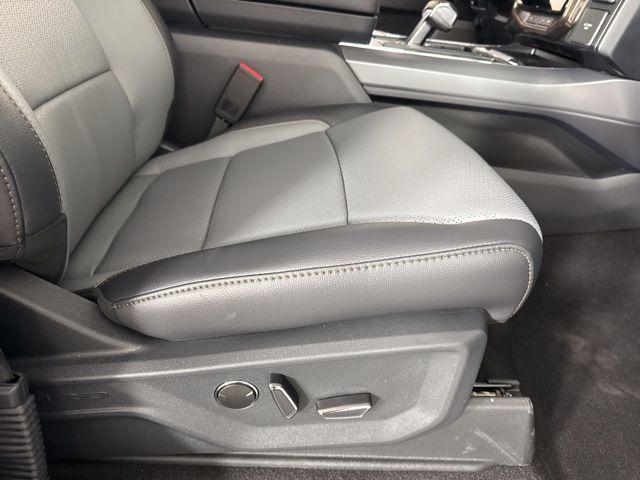 Photo of 2025 Oxford White Ford F-150 Lightning