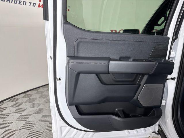 Photo of 2025 Oxford White Ford F-150 Lightning