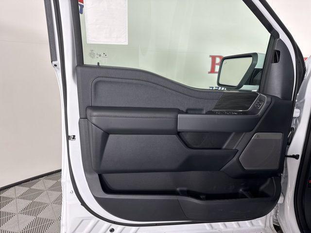 Photo of 2025 Oxford White Ford F-150 Lightning