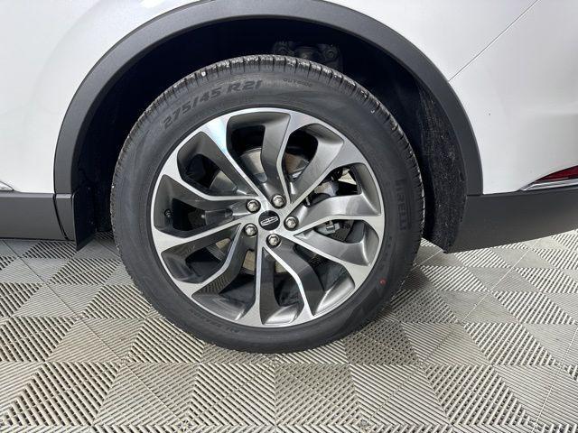 Photo of 2025 Pristine White Metallic Tri-Coat Lincoln Aviator