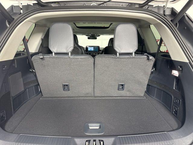 Photo of 2025 Pristine White Metallic Tri-Coat Lincoln Aviator