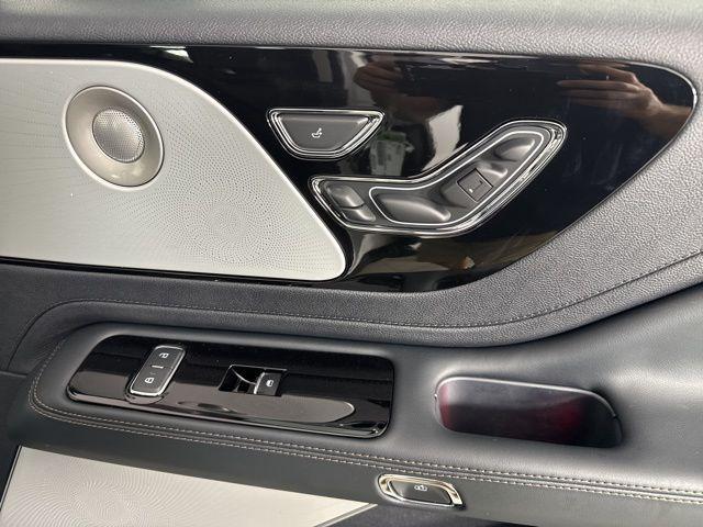 Photo of 2025 Pristine White Metallic Tri-Coat Lincoln Aviator