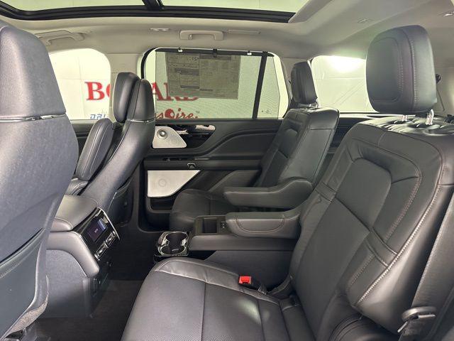 Photo of 2025 Pristine White Metallic Tri-Coat Lincoln Aviator