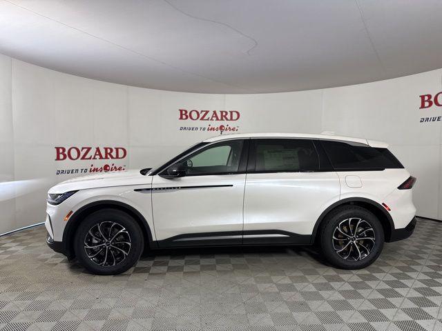 Photo of 2025 White Platinum Metallic Tri-Coat Lincoln Nautilus