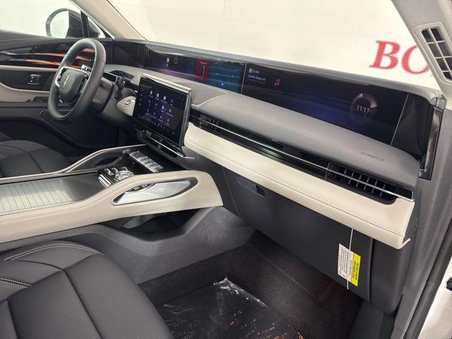 Photo of 2025 White Platinum Metallic Tri-Coat Lincoln Nautilus