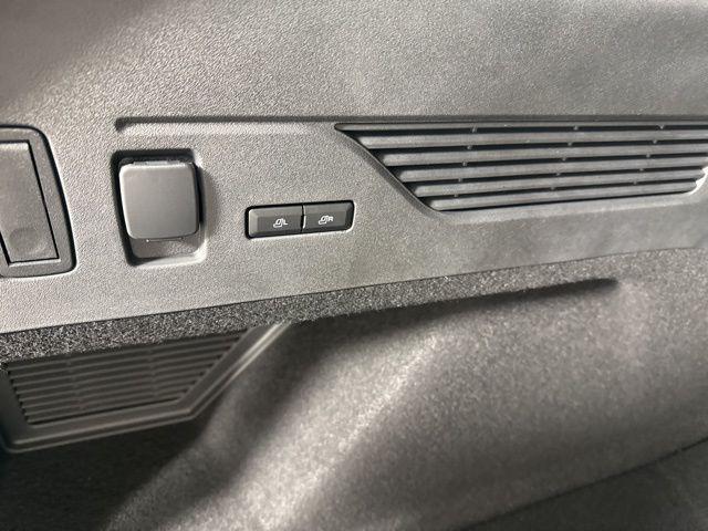 Photo of 2025 White Platinum Metallic Tri-Coat Lincoln Nautilus