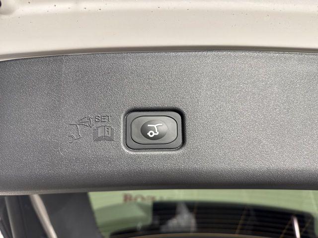 Photo of 2025 White Platinum Metallic Tri-Coat Lincoln Nautilus