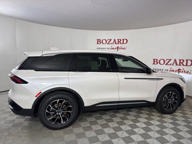 Photo of 2025 White Platinum Metallic Tri-Coat Lincoln Nautilus