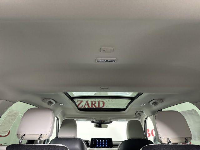 Photo of 2025 Pristine White Metallic Tri-Coat Lincoln Aviator