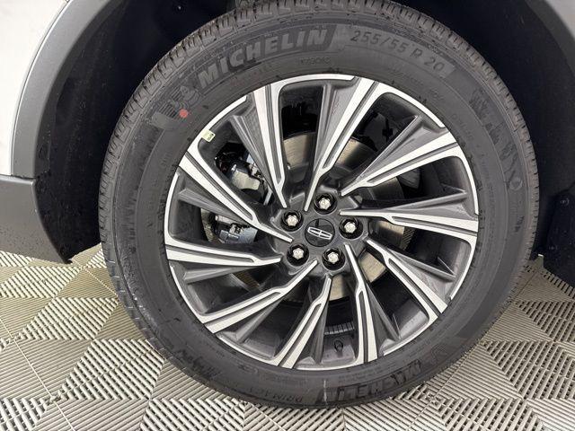 Photo of 2025 Pristine White Metallic Tri-Coat Lincoln Aviator
