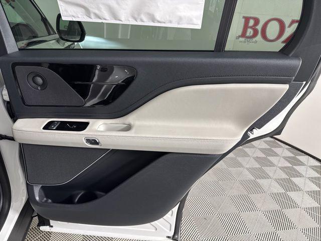 Photo of 2025 Pristine White Metallic Tri-Coat Lincoln Aviator