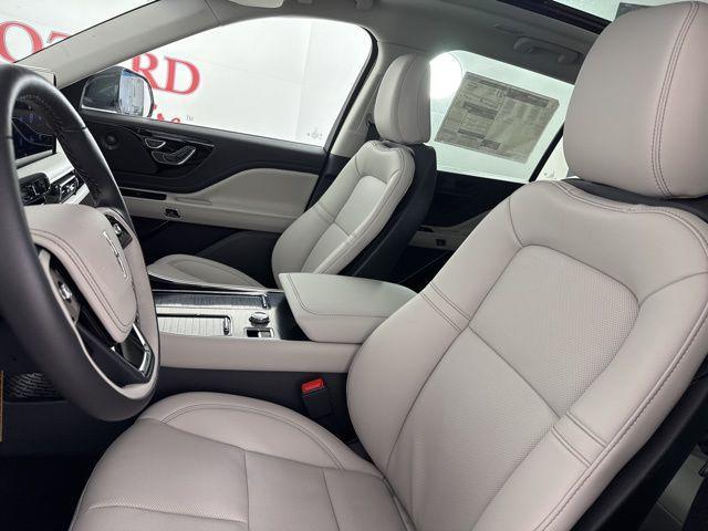 Photo of 2025 Pristine White Metallic Tri-Coat Lincoln Aviator