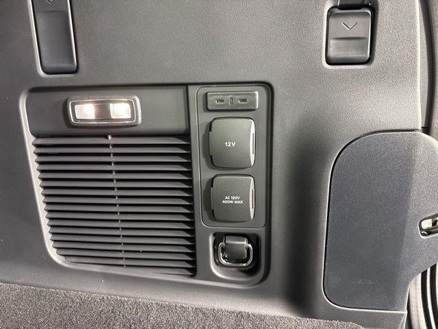 Photo of 2025 Flight Blue Metallic Clearcoat Lincoln Navigator