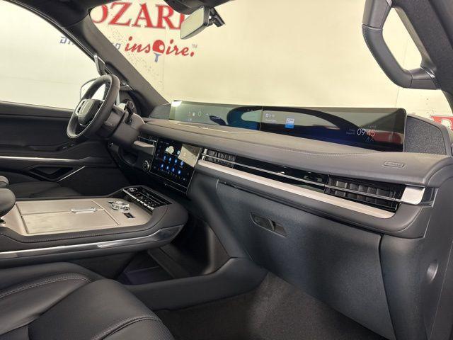 Photo of 2025 Flight Blue Metallic Clearcoat Lincoln Navigator