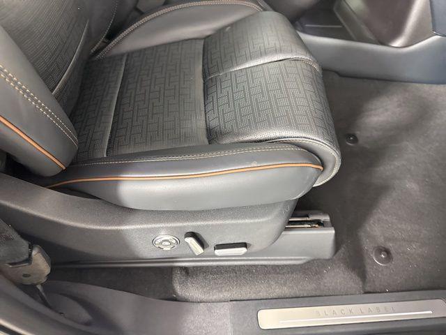 Photo of 2025 Crystal White Metallic Clearcoat Lincoln Navigator