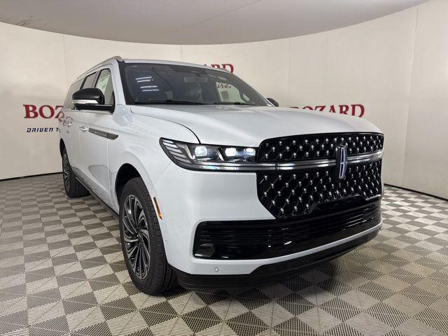 Photo of 2025 Crystal White Metallic Clearcoat Lincoln Navigator