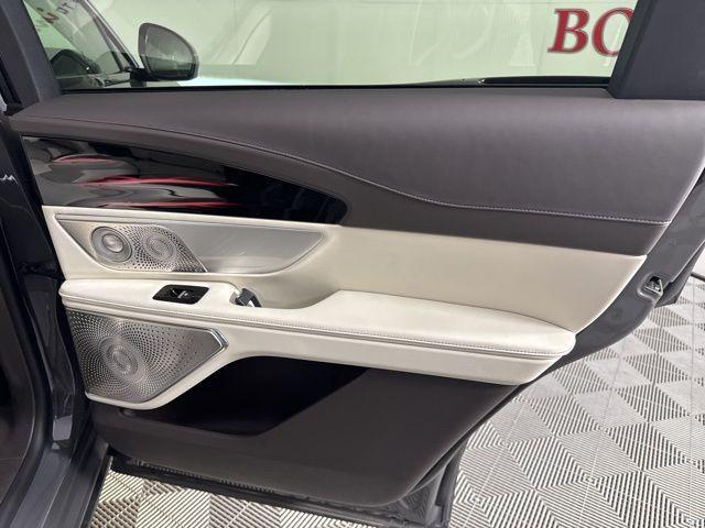 Photo of 2025 Chroma Caviar Dark Gray Metallic Clearcoat Lincoln Nautilus