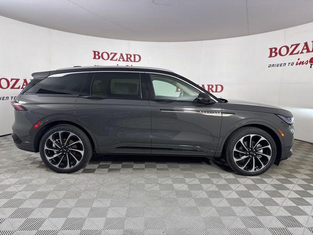 Photo of 2025 Chroma Caviar Dark Gray Metallic Clearcoat Lincoln Nautilus