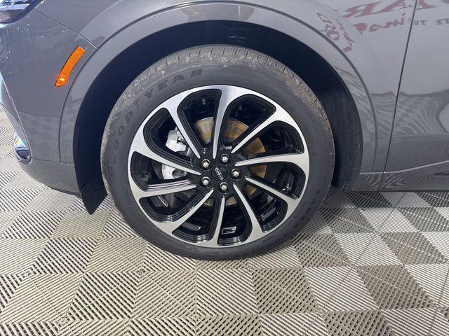 Photo of 2025 Chroma Caviar Dark Gray Metallic Clearcoat Lincoln Nautilus