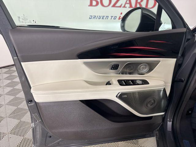 Photo of 2025 Chroma Caviar Dark Gray Metallic Clearcoat Lincoln Nautilus