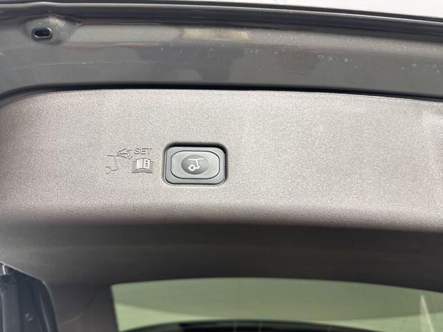 Photo of 2025 Chroma Caviar Dark Gray Metallic Clearcoat Lincoln Nautilus