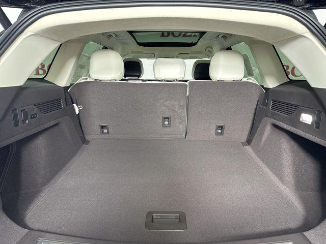 Photo of 2025 Infinite Black Metallic Clearcoat Lincoln Nautilus