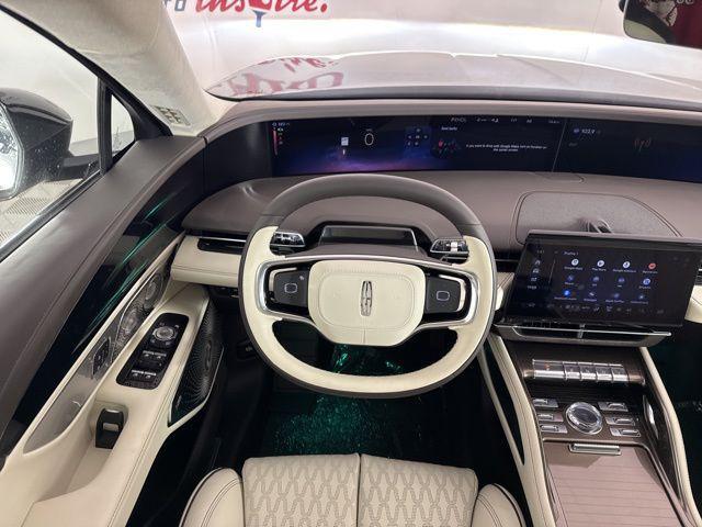 Photo of 2025 Infinite Black Metallic Clearcoat Lincoln Nautilus