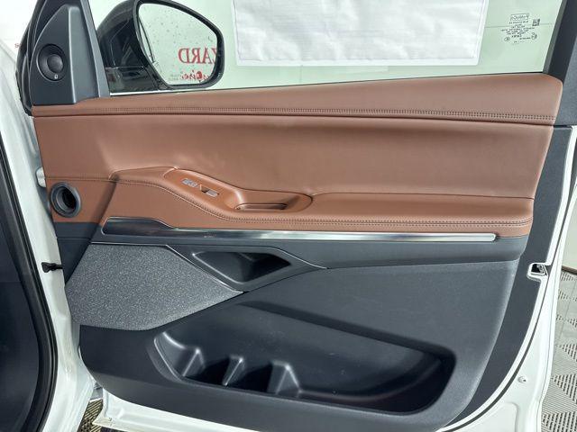 Photo of 2025 Pristine White Metallic Tri-Coat Lincoln Navigator