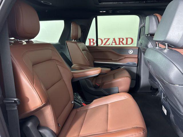 Photo of 2025 Pristine White Metallic Tri-Coat Lincoln Navigator