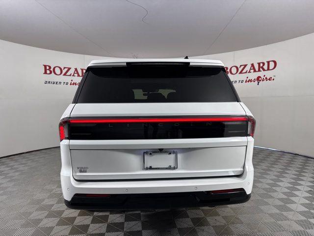 Photo of 2025 Pristine White Metallic Tri-Coat Lincoln Navigator