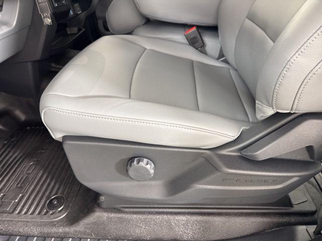 Photo of 2026 Oxford White Ford F-250