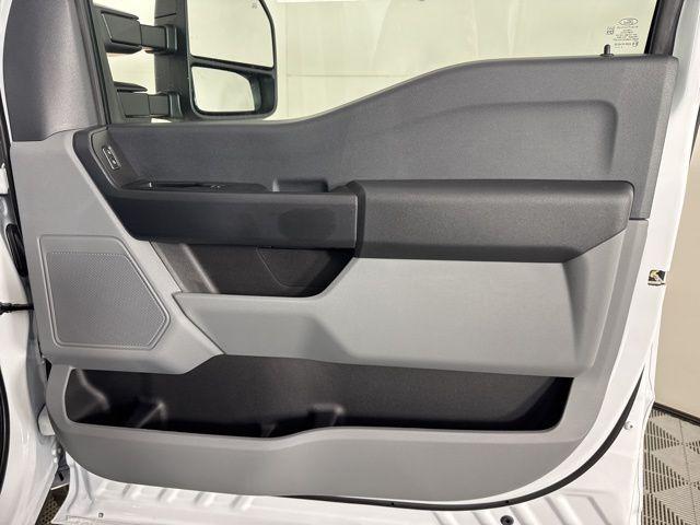 Photo of 2026 Oxford White Ford F-250