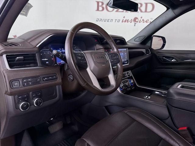 Photo of 2021 White Frost Tricoat GMC Yukon