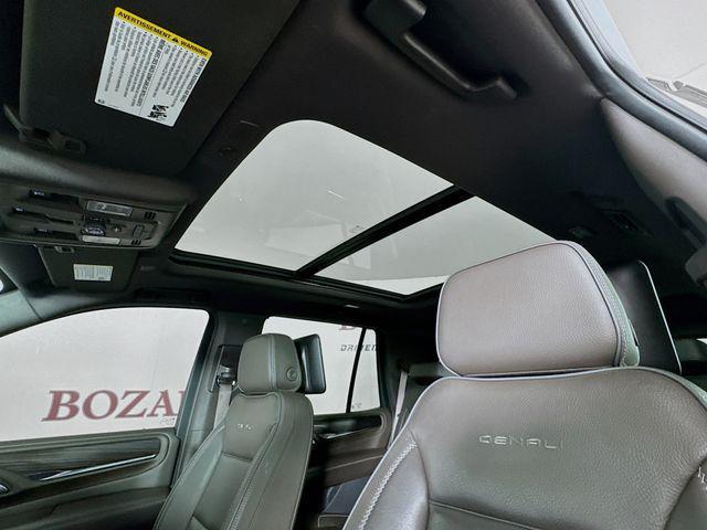 Photo of 2021 White Frost Tricoat GMC Yukon